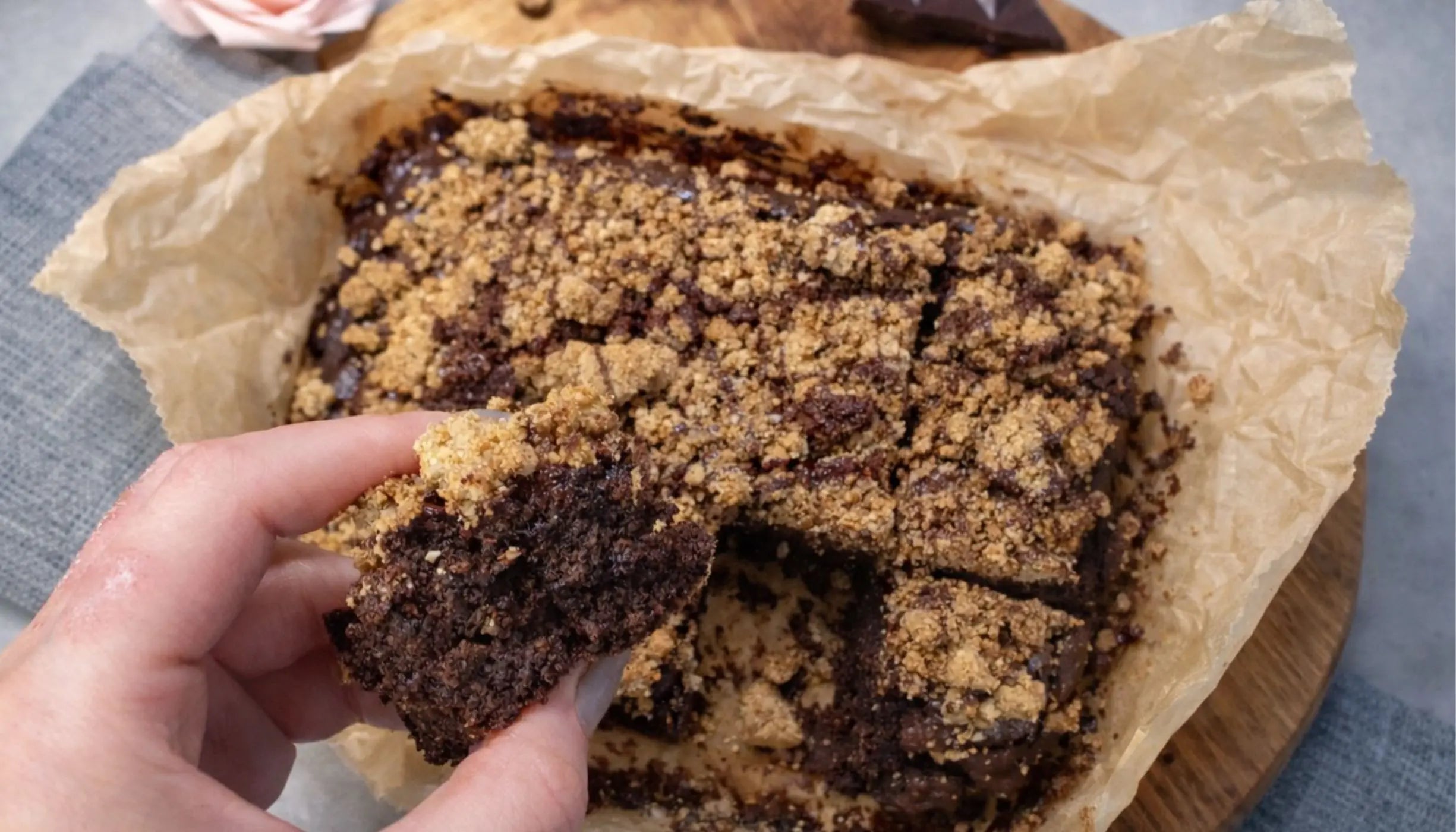 Double Choc Brownies mit Erdmandel Crumble