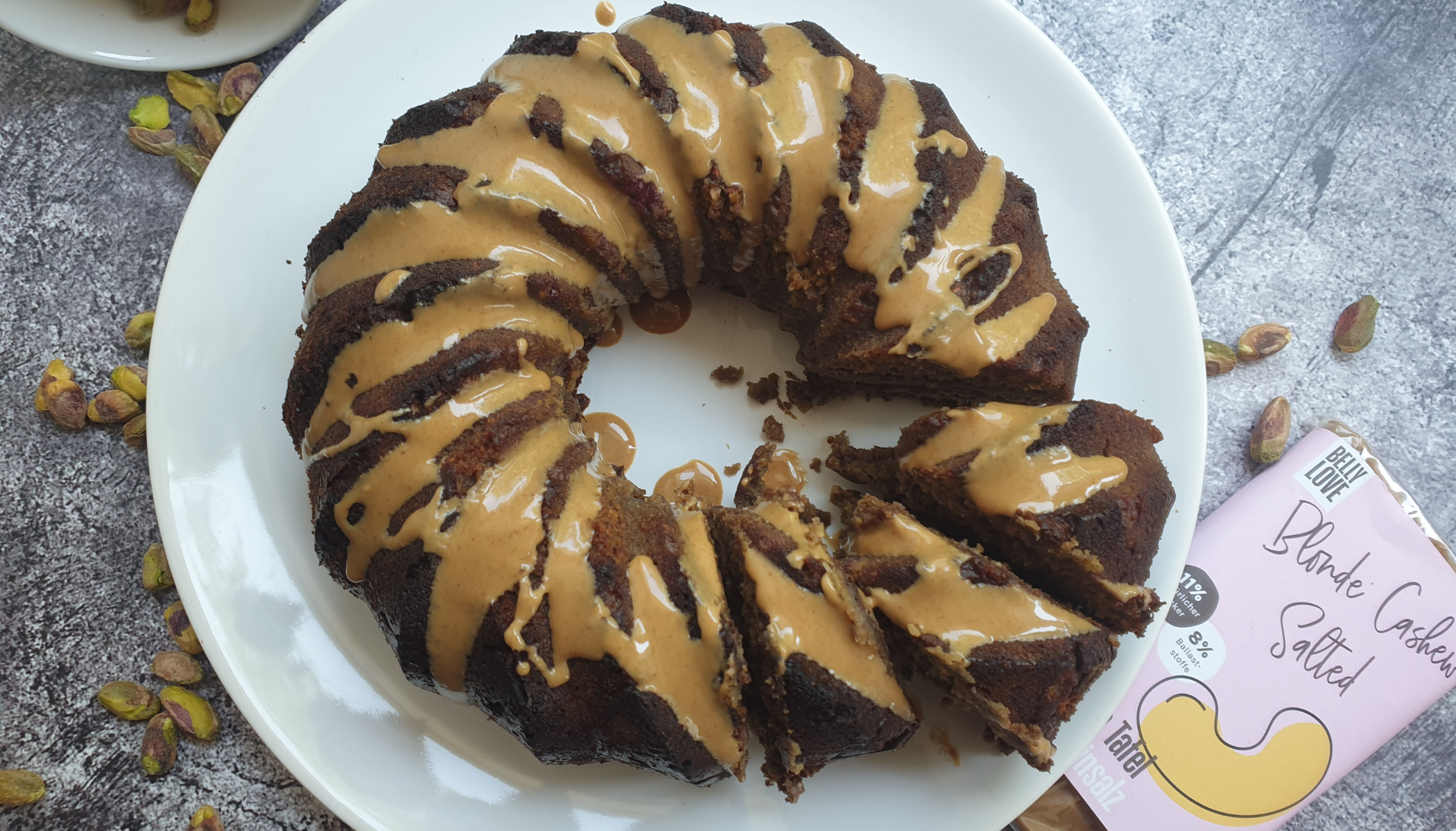 Himbeer-Pistazien-Gugelhupf