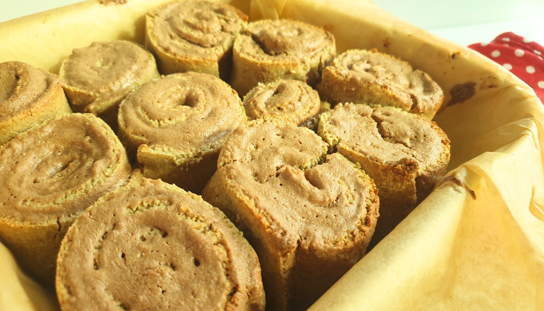 Kanebullar (Schwedische Zimtschnecken) - zuckerfrei, vegan und ohne Hefe