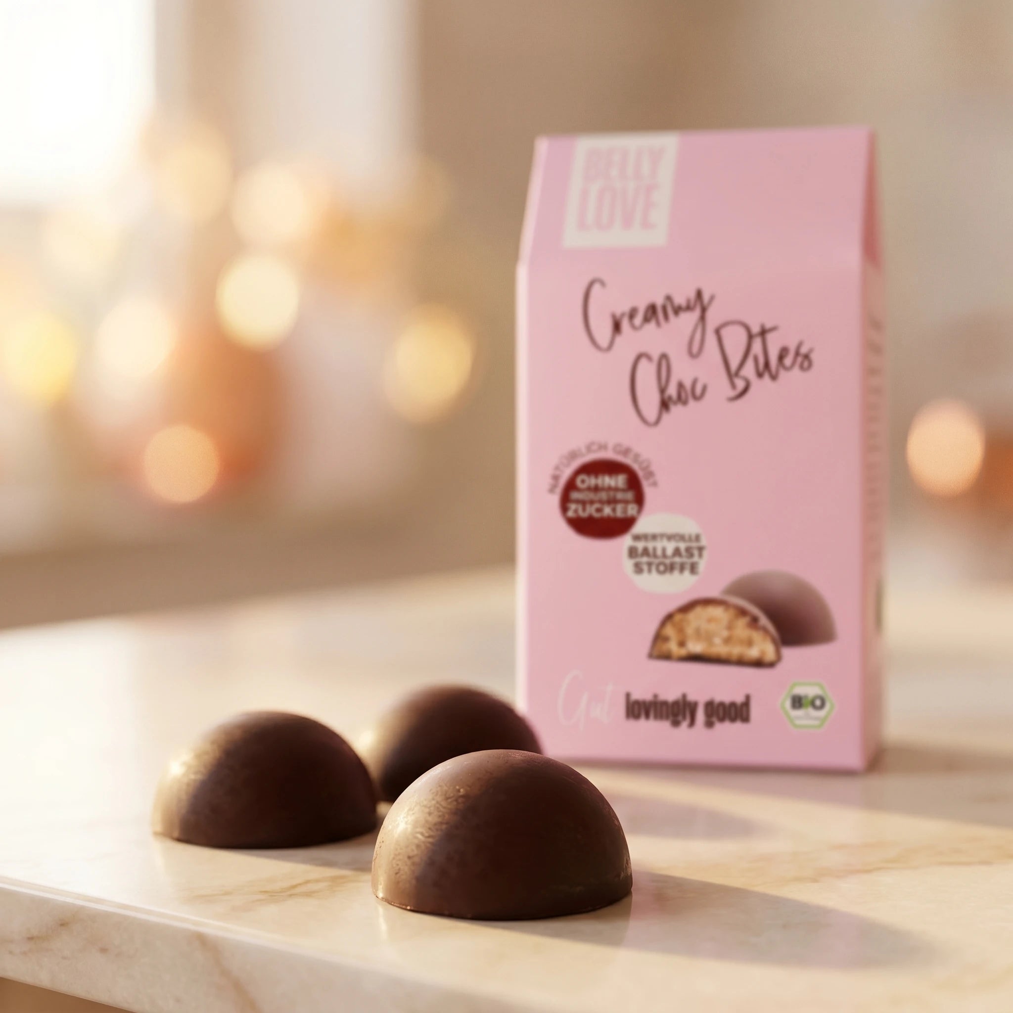 Belly Love Creamy Choc Bites – Lifestyle mit Marmor, dome-Pralinés, industriezuckerfrei