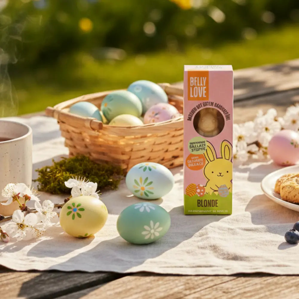 Belly Love Osterhase verpackt auf Gartentisch. Genuss ohne Reue, ohne Zuckerzusatz, ballaststoffreich, bio und vegan. Ostern mit gutem Bauchgefühl.