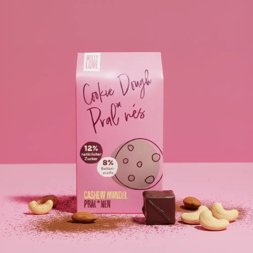 Diese Pralinen mit dunkler Schokolade und Cookie Dough Füllung aus Cashew & Mandel sind ohne Industriezucker