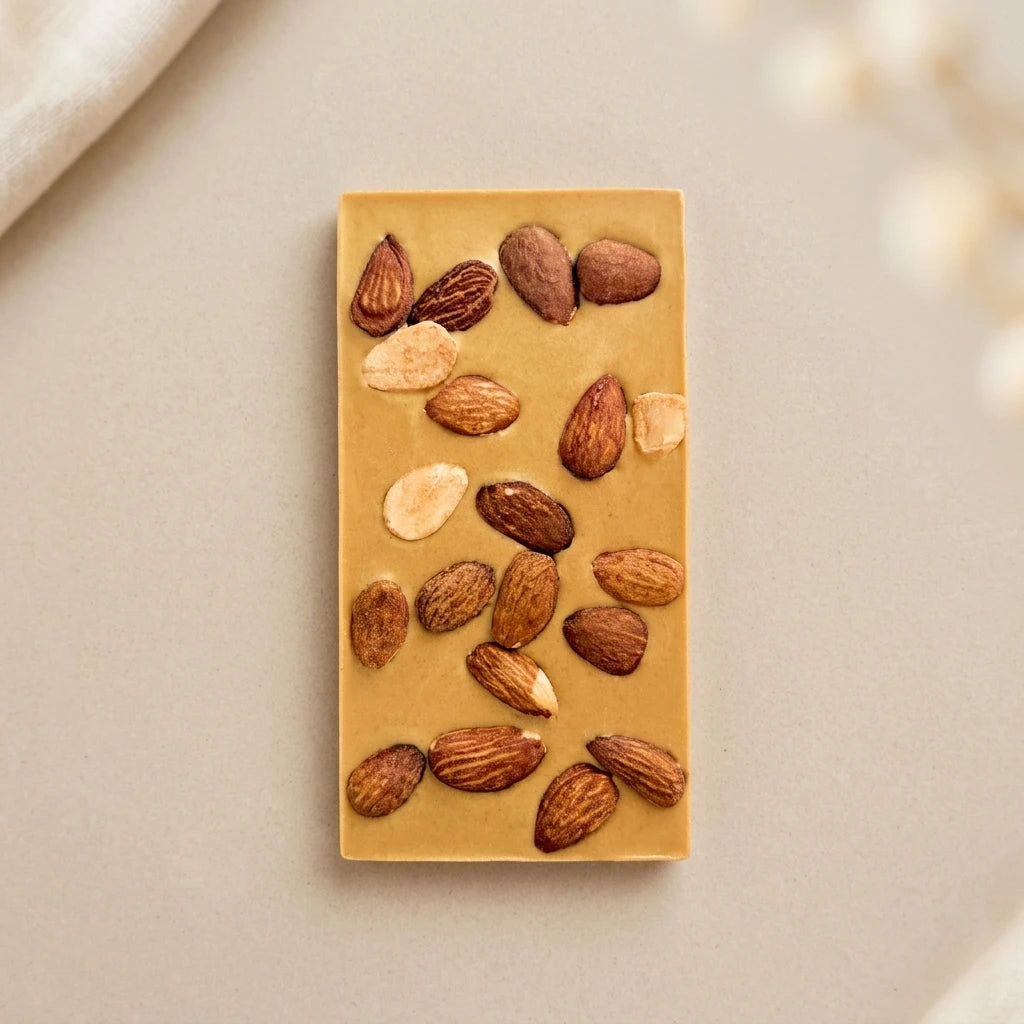 Belly Love Blonde Cashew Almond – Lifestyle Schokolade auf Marmor, ohne Industriezucker