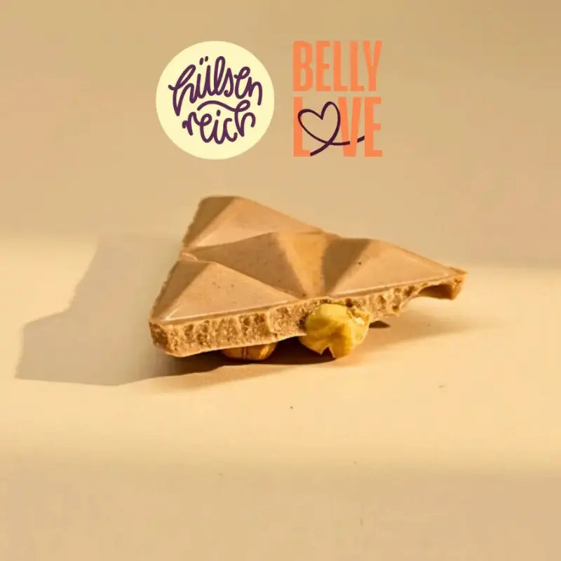 Belly Love Crunchy Spekulatius Tafel – cremige Bio-Schokolade mit Kichererbsen, clean label und natürlich gesüßt.
