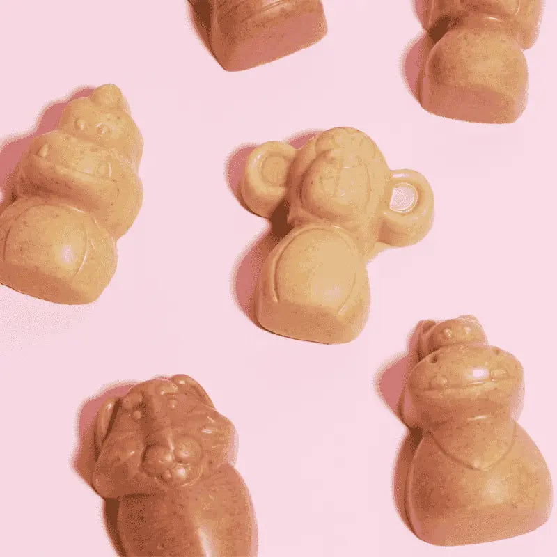 Verschiedene Belly Love Tierische Freunde Schokotiere – helle, fruchtige Schokolade in Tierformen wie Affe, Nilpferd und Giraffe. Clean label, ballaststoffreich und mit natürlicher Süße.