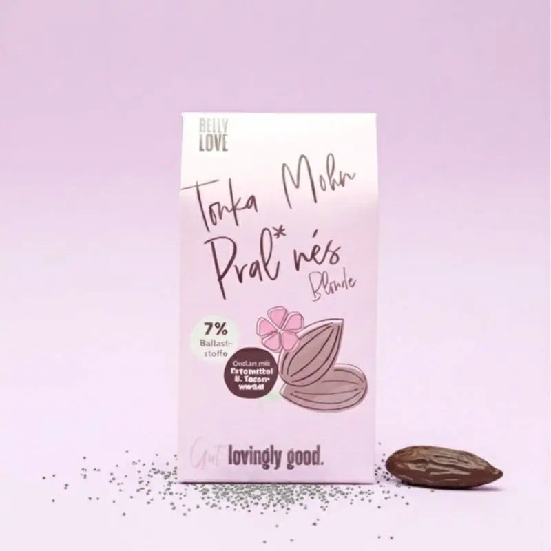 Belly Love Tonka Mohn Pralinen (Blondie) – zuckerfreie, clean label Pralinen mit 7 % Ballaststoffen, gesüßt mit Erdmandeln, Yaconwurzel und Datteln für bewussten Genuss. Mit unserer Version einer weißen Schokolade.